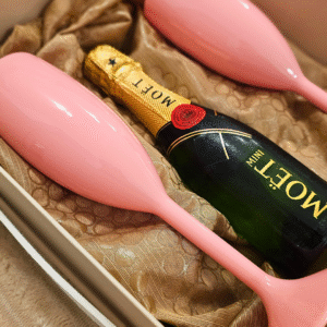 Kinkekomplekt naisele sõbrannale šampanja Mini Moet Chandon ja roosad pokaalid