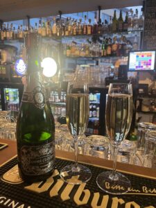 boomer's bar tampere champagne